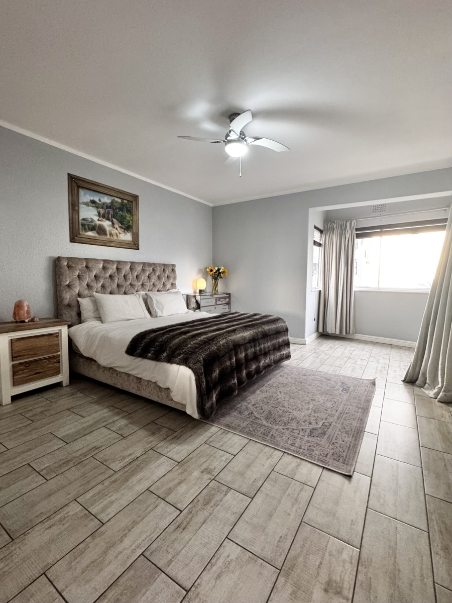 3 Bedroom Property for Sale in Sea Point Western Cape